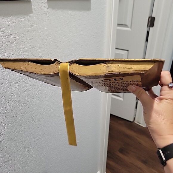 W E Sallman Serenity Prayer Jesus Gold Tone Decoupaged Book Religious Decor Art - Picture 5 of 9